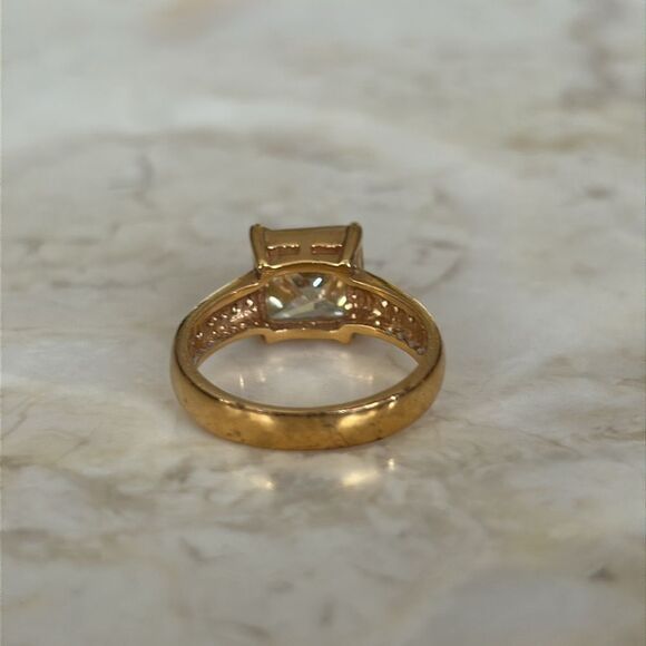 2 Gold Tone Faux Stone Rings - Picture 11 of 13